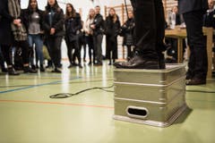 Beim Speed-Dating zur Berufswahl bekommen St.Galler Kantonsschülerinnen und Kantonsschüler einen Einblick in den Berufsalltag von Rotariern. (Bild: Sabrina Stübi)