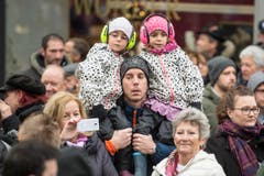 Bohl vor dem Waaghaus Start St.Galler Fasnacht 2018 mit Guggen und Plakatenthüllung. (Bild: Hanspeter Schiess)