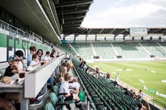 Bärenbande im Kybunpark: 250 Kinder dürfen mit Spielern des FCSG trainieren (Bild: Sabrina Stübi)