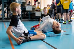 Ringer der Ringerriege Hergiswil beim Warm-up (Bild: Philipp Schmidli)