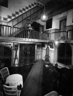 Innenraum des Schlosses um 1928: oben Türe zum Büro, unten Mitte Türe zum Restaurant, das Olga Bürchler während drei Jahren führte. (Bild: (Bürgerarchiv Weinfelden))