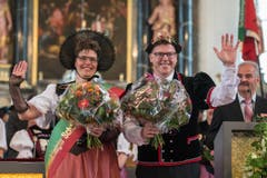 Die Ehrung der Festsieger Alice Stadler und Erwin Emmenegger. (Bild: Dominik Wunderli)