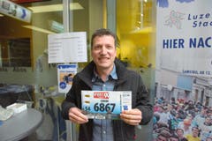 Simon Hofstetter, Luzern, Startnummer 6867, zum 41. Stadtlauf: «Ich starte bereits zum 41. Mal am Lauf und will diese Serie Jahr für Jahr fortsetzen. Der Stadtlauf ist einfach ein Muss für mich.» (Bild: LZ)