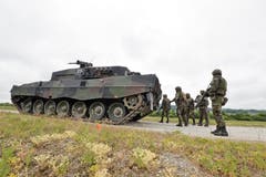 600 Soldaten an Volltruppenübung der Armee im Thurgau Mowag Gelände, Kiesgrube Bürgeln.