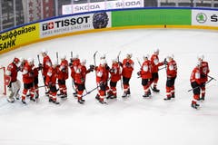 Die Schweizer Spieler feiern ihren Sieg. | Bild: Andy Müller / Freshfocus