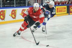 Der Schweizer Sven Andrighetto, verfolgt vom Franzosen Damien Raux. | Bild: Andy Müller / Freshfocus