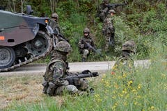 600 Soldaten an Volltruppenübung der Armee im Thurgau Mowag Gelände, Kiesgrube Bürgeln.