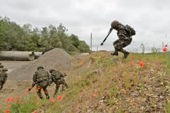 600 Soldaten an Volltruppenübung der Armee im Thurgau Mowag Gelände, Kiesgrube Bürgeln.