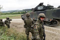 600 Soldaten an Volltruppenübung der Armee im Thurgau Mowag Gelände, Kiesgrube Bürgeln.