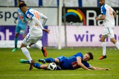Luzerns Idriz Voca (rechts) gegen GCs Nedim Bajrami | Bild: Philipp Schmidli (Luzern, 13. Mai 2018)
