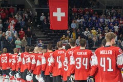 Die Nationalhymne ertönt nach dem Schlusspfiff. | Bild: Andy Müller / Freshfocus