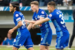 Luzerns Francisco Rodriguez, Idriz Voca und Filip Ugrinic (von links) bejubeln das 1:1. | Bild: Philipp Schmidli (Luzern, 13. Mai 2018)