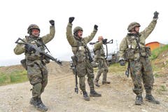 600 Soldaten an Volltruppenübung der Armee im Thurgau Mowag Gelände, Kiesgrube Bürgeln.