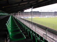 Espenmoos-Feeling pur: Die Gegentribüne des Stadions mit Blick auf den Fansektor. (Rainer Bolliger)