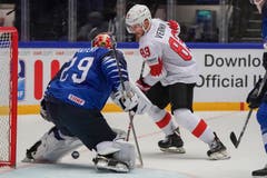 Joel Vermin bezwingt Torhüter Harri Sateri. | Bild: Andy Müller / Freshfocus (Herning, 17. Mai 2018)
