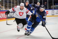 Sven Andrighetto (links) verfolgt Janne Pesonen. | Bild: Andy Müller / Freshfocus (Herning, 17. Mai 2018)