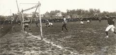 Ja, auch diese Szene spielt im Espenmoos - und zwar bei einer Partie des FCSG im Jahr 1911. (Archiv)