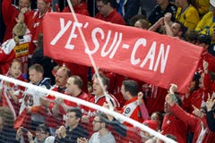 Schweizer Fans in der Royal Arena in Kopenhagen. | Bild: Salvatore Di Nolfi (Kopenhagen, 19. Mai 2018)