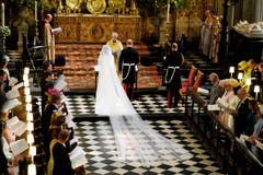 Das Brautpaar steht während der Zeremonie vor dem Erzbischof von Canterbury Justin Welby.. (Owen Humphreys/pool photo via AP)