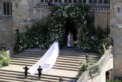 Meghan Markle betritt die Kirche St. George. (Andrew Matthews/pool photo via AP)