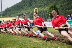 Das Frauen-Team des Seilziehclub Sins. Bild: Manuela Jans-Koch (Stans, 19. Mai 2018)