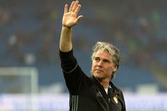 Basels Konditionstrainer Marco Walker verabschiedet vor dem Spiel. | Bild: Georgios Kefalas / Keystone (Basel, 19. Mai 2018)