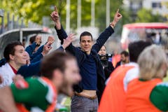 SC Kriens Trainer Bruno Berner bejubelt den Aufstieg in die Challenge League. Bild: Philipp Schmidli (La Chaux-de-Fonds, 19. Mai 2018)
