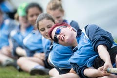 Das Damen Team von Thurtal in Aktion in der Kategorie Damen 520 kg. Bild: Urs Flüeler, Keystone (Stans, 19. Mai 2018)