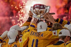 Die Schweden halten den WM-Pokal in den Händen. Bild: Andy Müller/Freshfocus (Kopenhagen, 20. Mai 2018)
