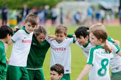 Der FC Ebikon zeigt in Rotkreuz Teamgeist. (Bild: Stefan Kaiser, 19. Mai 2018)