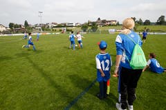 In Steinhausen beobachten die Entfelder das Match gegen Ägeri. (Bild: Stefan Kaiser, 19. Mai 2018)