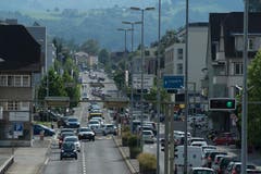 Auf der Luzernerstrasse von und nach Ebikon kommt es wegen Verkehrskontrollen zu Stau. (Bild: Dominik Wunderli)