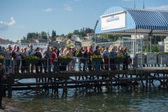 Die Taufe zog einige Zuschauer an. (Bild: Dominik Wunderli (Luzern, 24. Mai 2018))