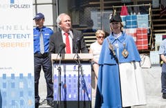 Justiz- und Sicherheitsdirektor Paul Winiker (SVP) mit Standesweibelin Anita Imfeld bei der Ansprache in Sursee. (Bild: Manuela Jans-Koch, 24. Mai 2018)