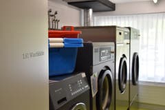 In der Waschküche sind neue Maschinen installiert worden. (Bild: Timon Kobelt)