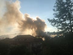 Die Rauchwolke über dem Linsebühl-Quartier. (Pia Hollenstein)
