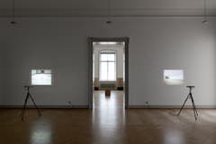 Ein ganzer Raum ist den Super-8-Filmen gewidmet, die Roman Signer Anfang der 1980er Jahre im Kunstmuseum St.Gallen gedreht hat. (Bild: Kunstmuseum St.Gallen/Sebastian Stadler)