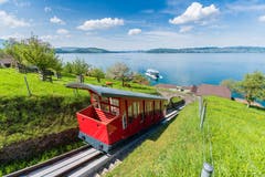 vom Schiff direkt auf die Standseilbahn. (Bild: SGV)