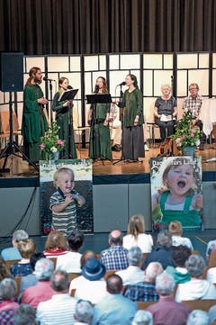 Der A-capella-Chor Harpa Dei aus Deutschland hatte auch einen Auftritt in der Mehrzweckhalle und überzeugte mit seinen gewaltigen Stimmen.