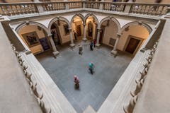 Ein Blick in den Innenhof des Regierungsgebäudes. Bild: Roger Grütter
