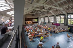 Der Anlass startete im Mehrzweckgebäude Flüematte. (Bilder Pius Amrein (Flüeli-Ranft, 26. Mai 2018)).
