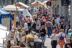 Viel Volk zwischen den Ständen des Erlebnistags in der Marktgasse. (Bild: Hanspeter Schiess)