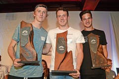 Die Geehrten von links: Andri Ragettli (Freestyle), Matthias Iten (Alpin) und Niklas Hartweg (Nordisch). (Bilder: Beat Christen (Engelberg, 25. Mai 2018))