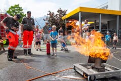 Wer den Feuerlöscher im Griff hat, kommt auch mit echtem Feuer klar.