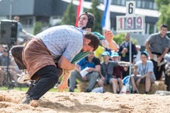 Ralf Schelbert (links) im Duell mit Fabian Portmann. (Bild: Urs Flüeler / Keystone)