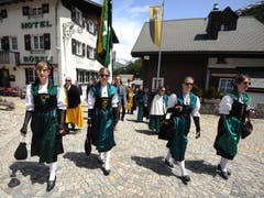 Traditionsgemäss in der Tracht. (Bild: Urs Hanhart, Hospental, 27. Mai 2018)