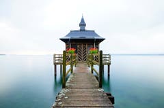 Badehaus am Neuenburgersee. (Bild: Marianne Schmid)