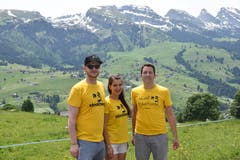 Max Lechner, ehemaliger Braumeister der Brauerei St. Johann, Michelle Porchet, ehemalige Toggenburger Bierprinzessin und Kantonsratspräsident Ivan Louis sind ebenfalls unterwegs. (Bild: Timon Kobelt)