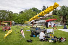 Nach dem Einsatz kommen die Boote auf den Anhänger. (Bild: Christian H. Hildebrand, 26. Mai 2018)
