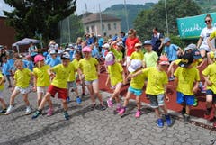 Regionaler Kinderspieltag in Buochs. Einturnern ist wichtig. (Bild: Rosmarie Berlinger (Buochs, 26. Mai 2018))